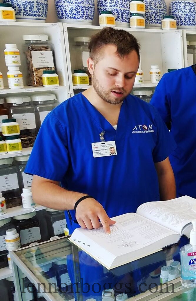Chinese medicine college reading book